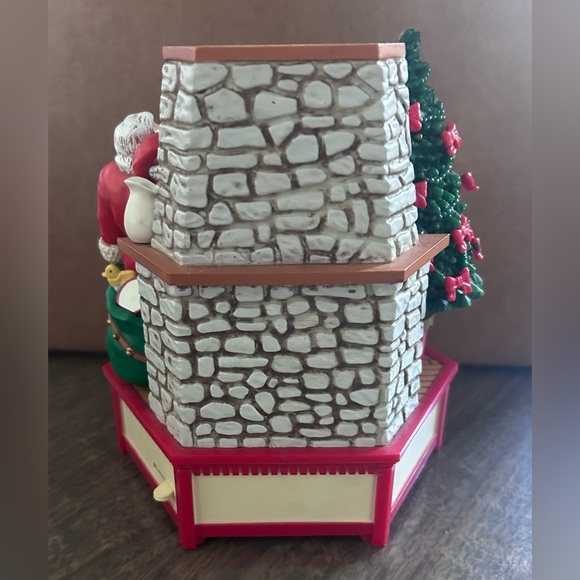 Vintage Enesco Small World of Music "A Visit From Santa Claus" musical figurine - Picture 9 of 9